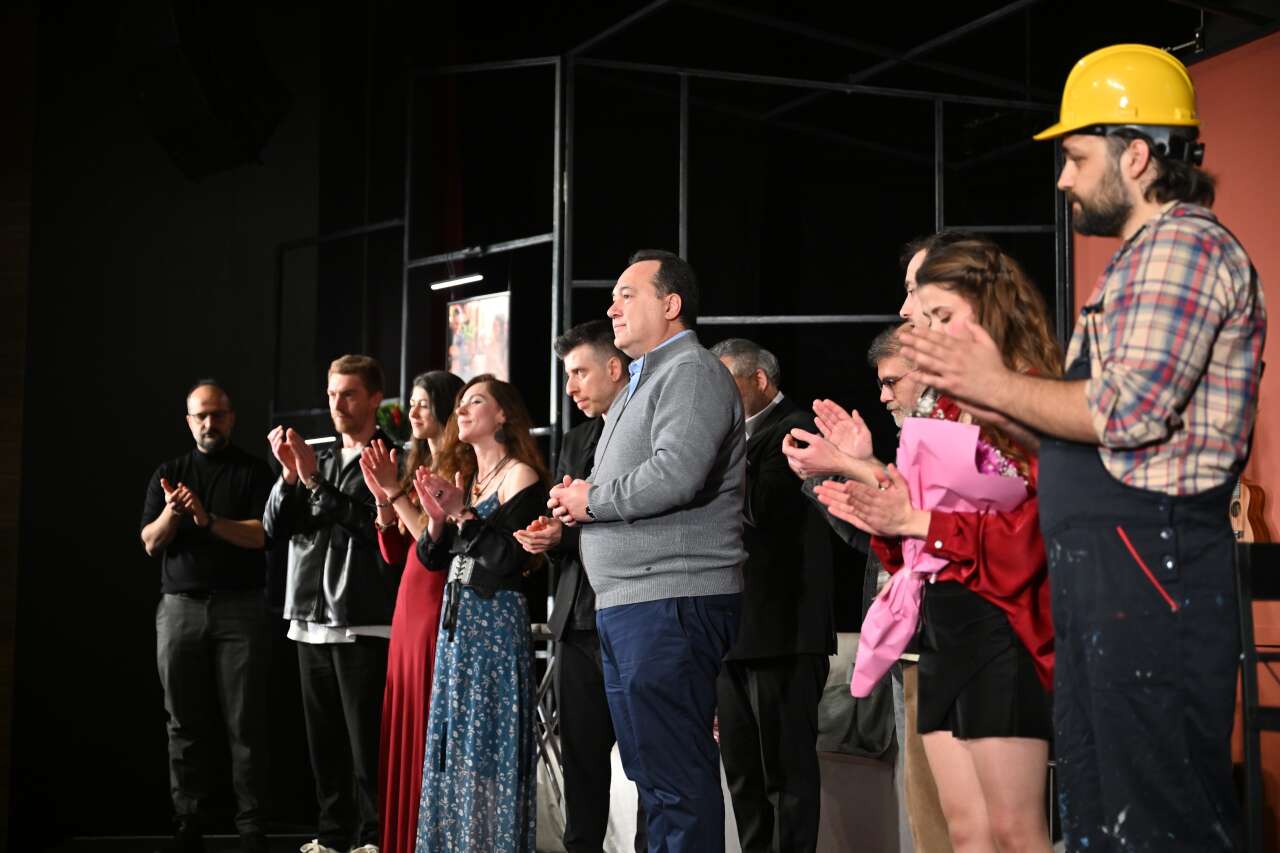 “Şiddetli Geçimsizlik” ilk kez Manisa’da sahnelendi 5